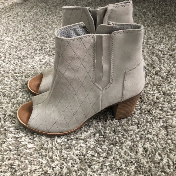 Toms Grey suede open toe bootie, size 8 - Picture 1 of 3